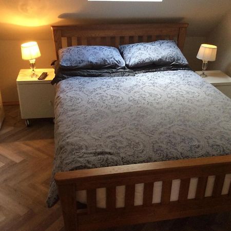 2 Bedroom Furnished Apartment In A Rural Position 斯通 外观 照片