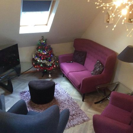 2 Bedroom Furnished Apartment In A Rural Position 斯通 外观 照片