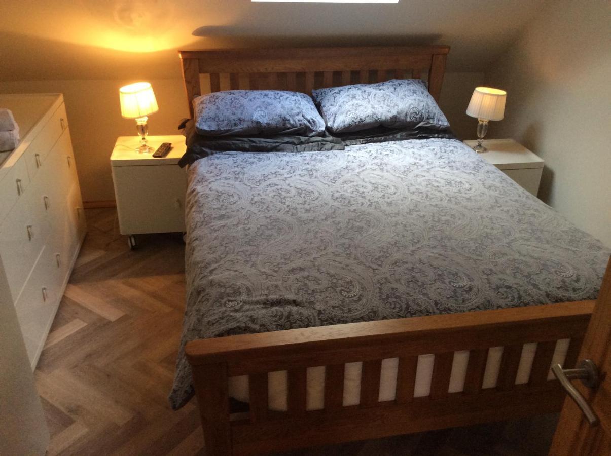 2 Bedroom Furnished Apartment In A Rural Position 斯通 外观 照片