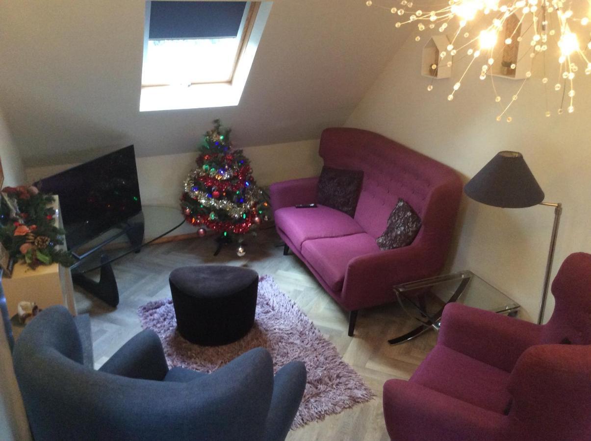 2 Bedroom Furnished Apartment In A Rural Position 斯通 外观 照片
