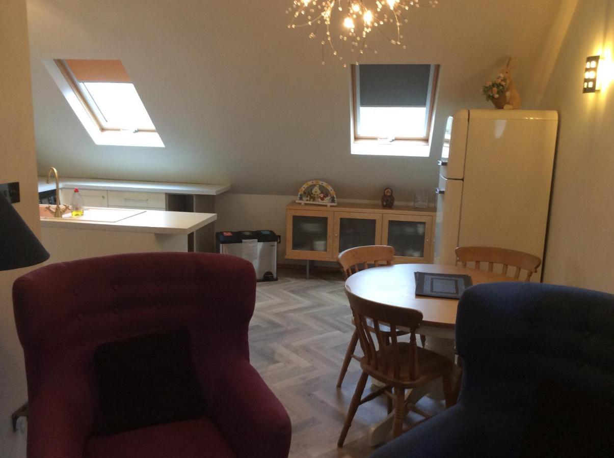 2 Bedroom Furnished Apartment In A Rural Position 斯通 外观 照片