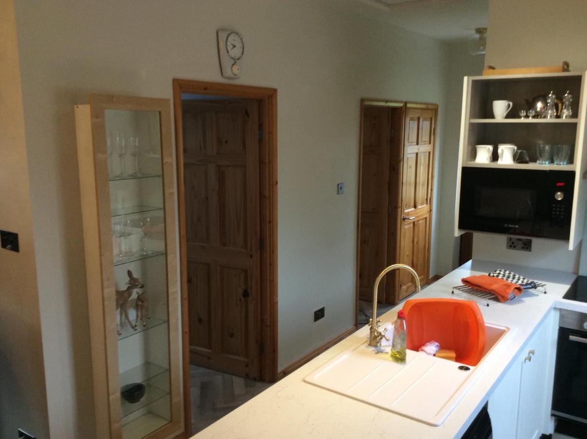 2 Bedroom Furnished Apartment In A Rural Position 斯通 外观 照片